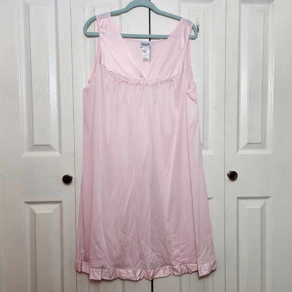 Vanity Fair Intimates & Sleepwear Vanity Fair Gown Poshmark